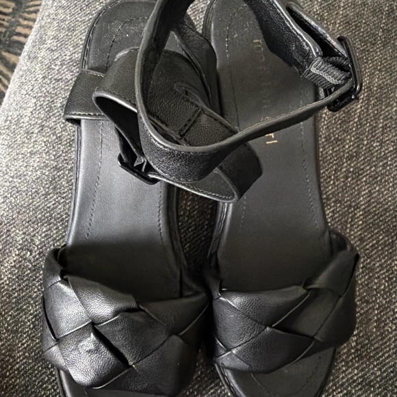 6.5 Madden Girl Women's G-Sense SF2480 Black Buckle Strap Platform Heel Sandals - Picture 3 of 4